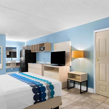 Suburban Studios By Choice Hotels - Award Winning - New 2024 - Walk To Eateries & Grocery - Ultra Sparkling - Garden Rooms - Designer Lighting & Right Off I-95 - Proudly An All American Managed Property 不伦瑞克 外观 照片