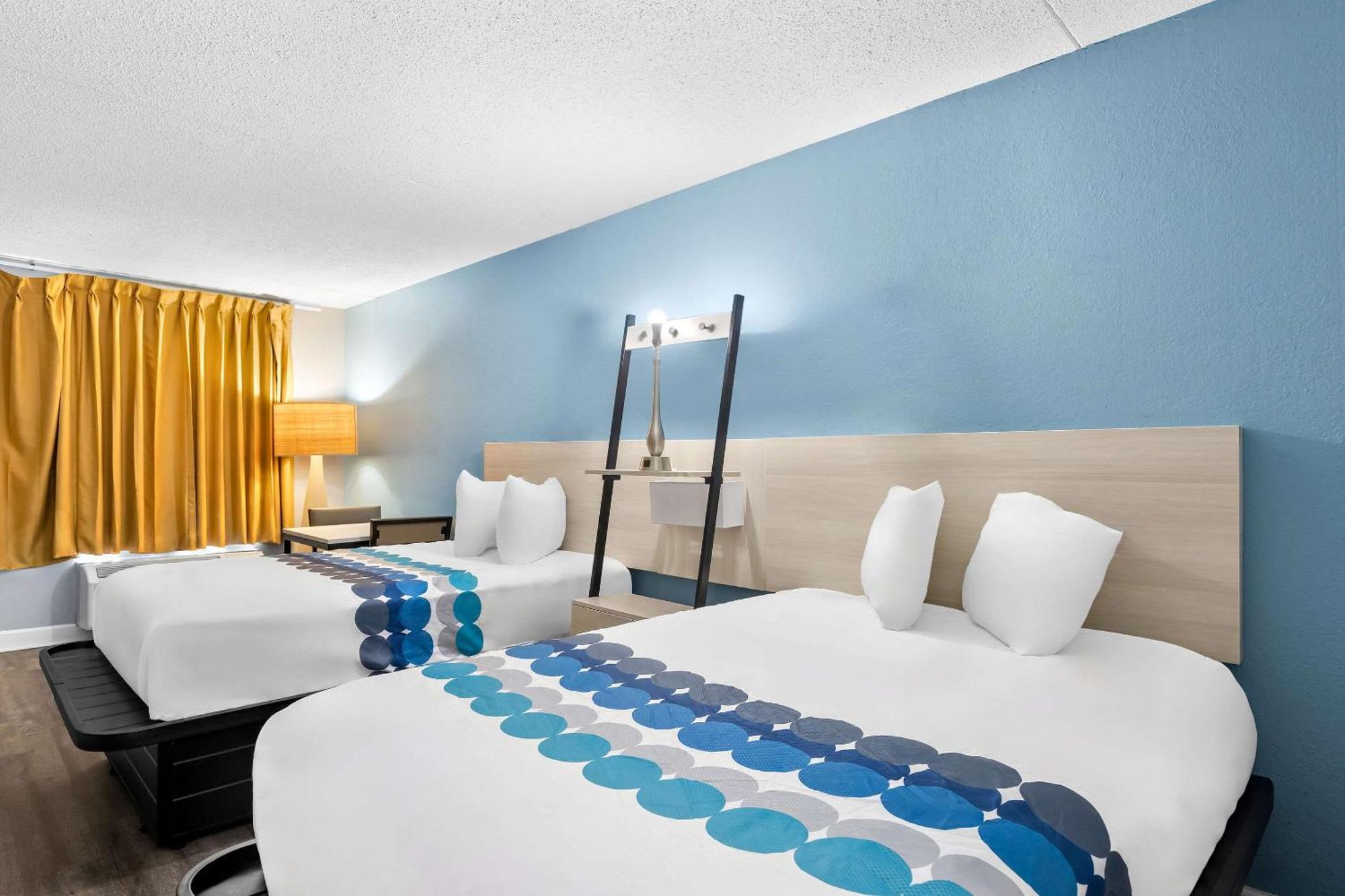 Suburban Studios By Choice Hotels - Award Winning - New 2024 - Walk To Eateries & Grocery - Ultra Sparkling - Garden Rooms - Designer Lighting & Right Off I-95 - Proudly An All American Managed Property 不伦瑞克 外观 照片