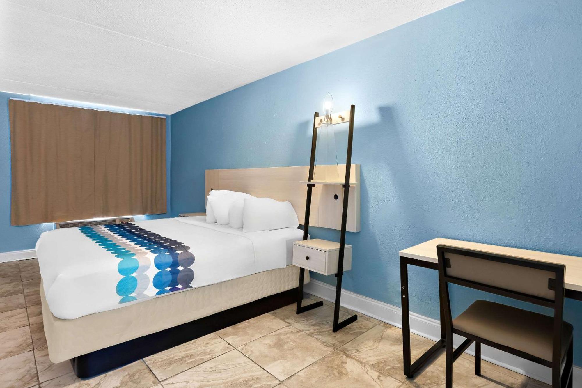 Suburban Studios By Choice Hotels - Award Winning - New 2024 - Walk To Eateries & Grocery - Ultra Sparkling - Garden Rooms - Designer Lighting & Right Off I-95 - Proudly An All American Managed Property 不伦瑞克 外观 照片
